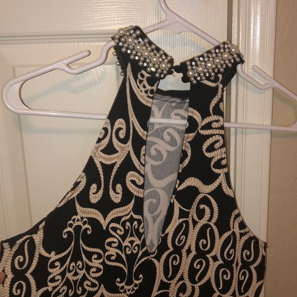 Classy halter top - Picture 3 of 6